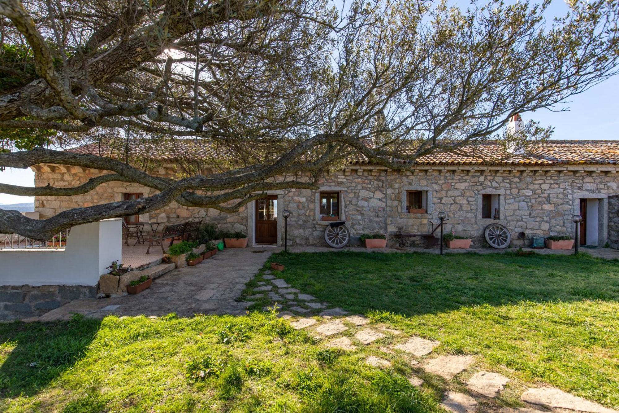 Villa Cantina&Agriturismo Canu Luogosanto Exterior foto